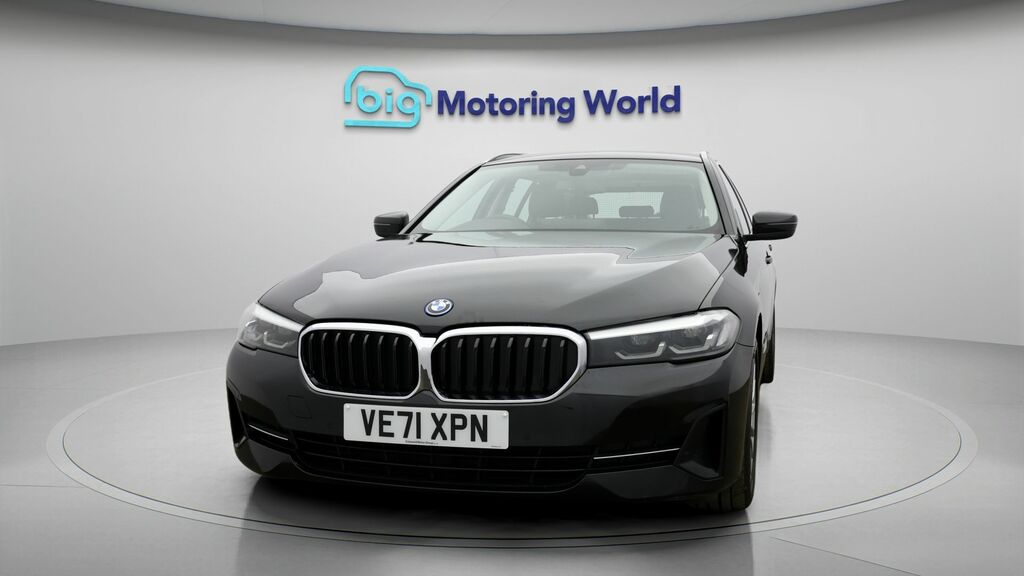 BMW 5 Series Se Black #2
