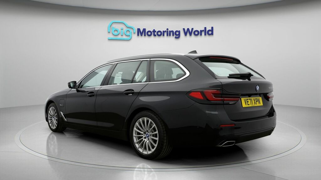 BMW 5 Series Se Black #5