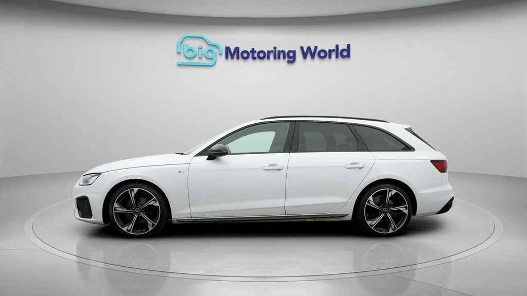 Audi A4 Avant Black Edition VK72FHR White #4
