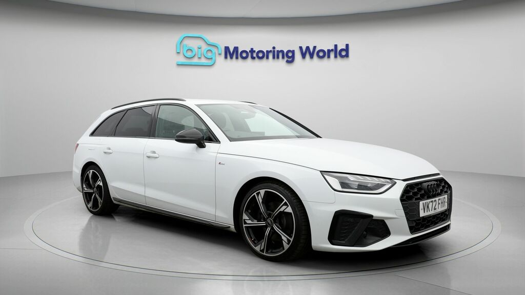 Audi A4 Avant Black Edition White