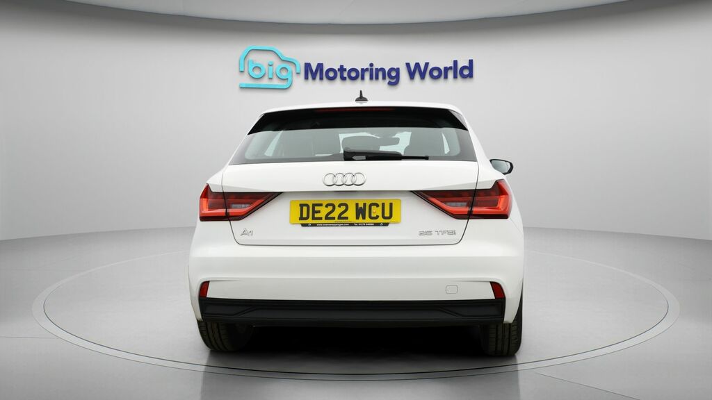 Audi A1 Technik DE22WCU White #6
