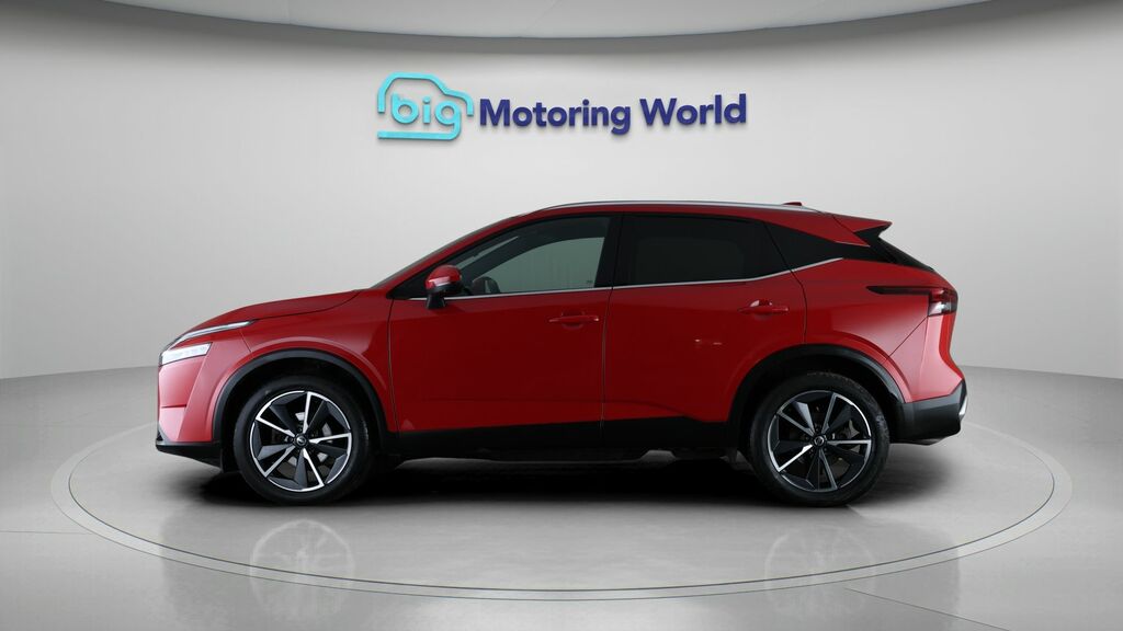 Nissan Qashqai Tekna Red #4