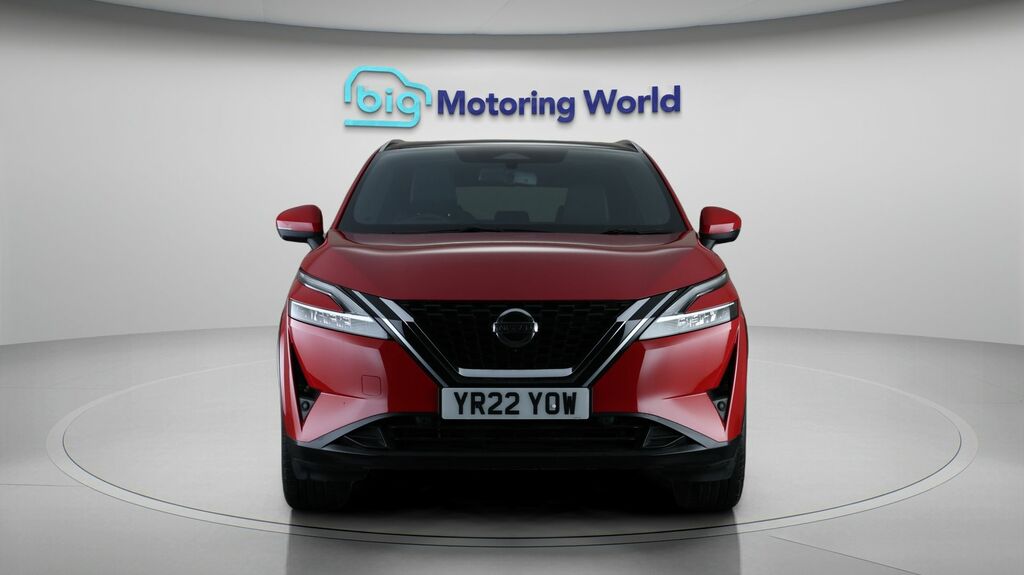 Nissan Qashqai Tekna Red #2