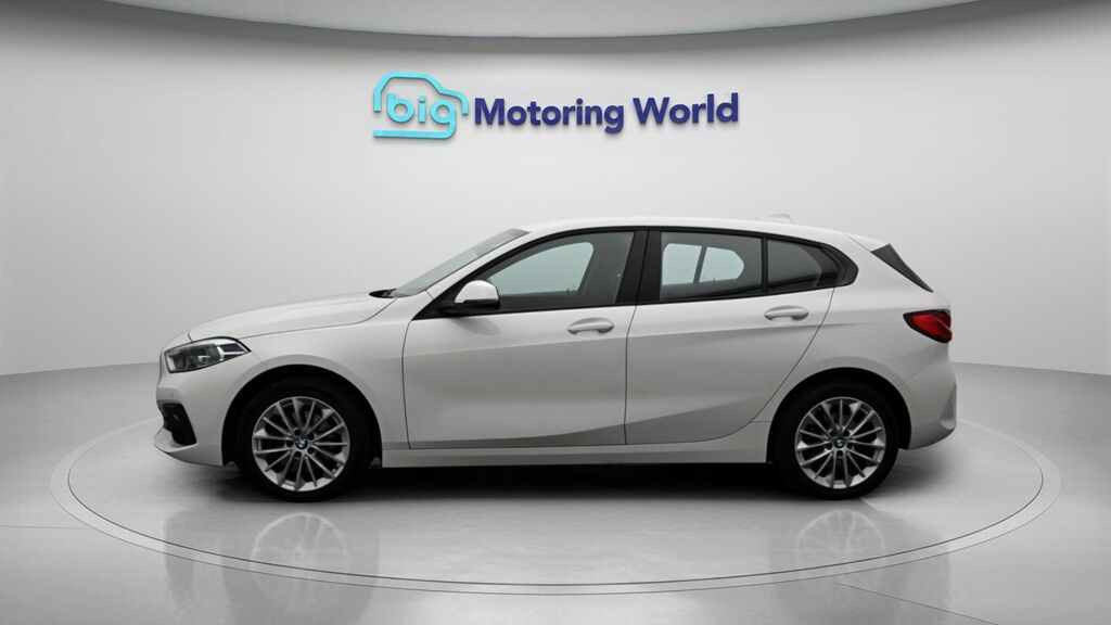 BMW 1 Series Se White #4