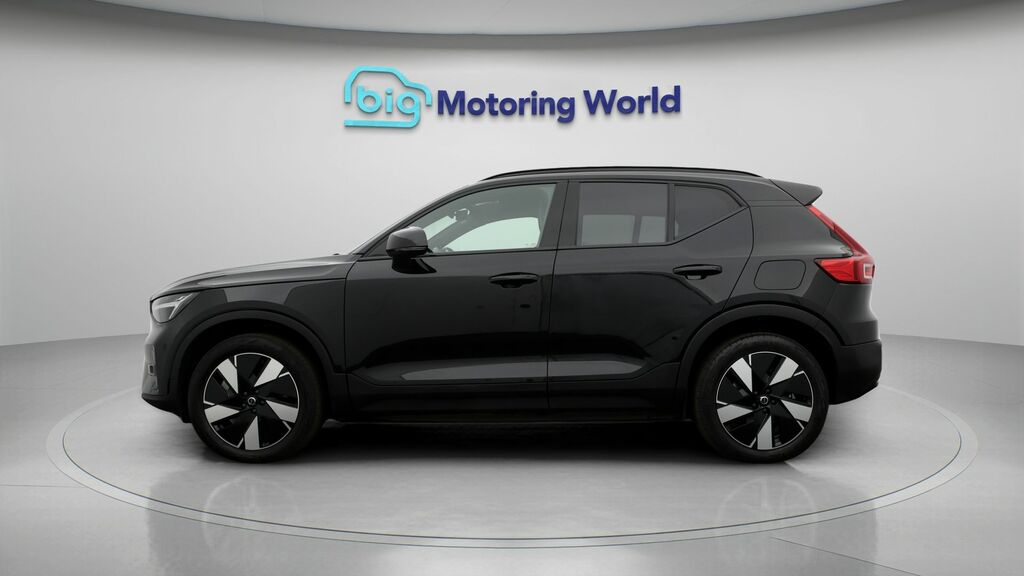 Volvo EX40 Plus Black #4