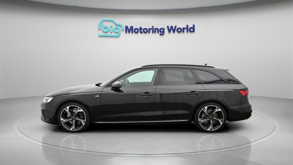 Audi A4 Avant Black Edition Black #4