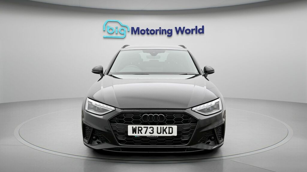 Audi A4 Avant Black Edition Black #2