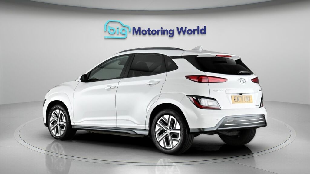 Hyundai Kona Premium White #5