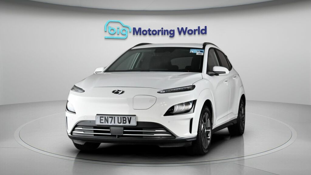Hyundai Kona Premium White #3