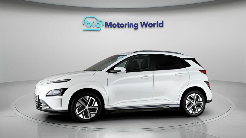 Hyundai Kona Premium White #4