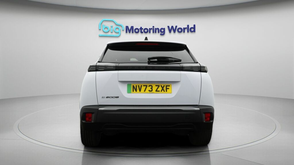 Peugeot e-2008 Allure White #5