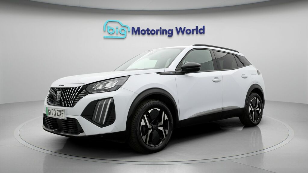 Peugeot e-2008 Allure White #2