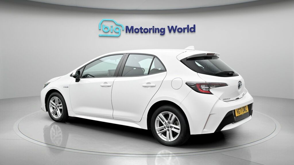 Toyota Corolla Icon White #2