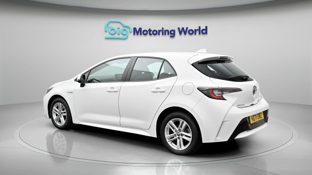 Toyota Corolla Icon White #5