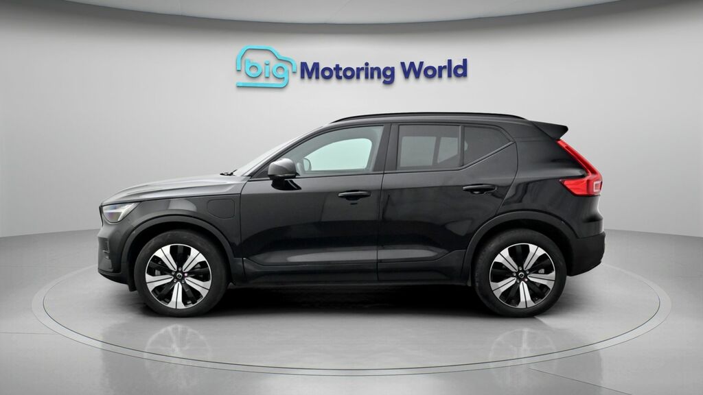 Volvo XC40 Plus Black #4