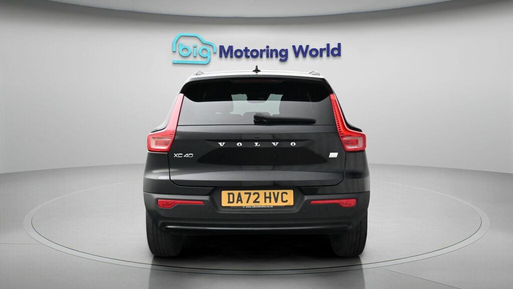 Volvo XC40 Plus Black #6