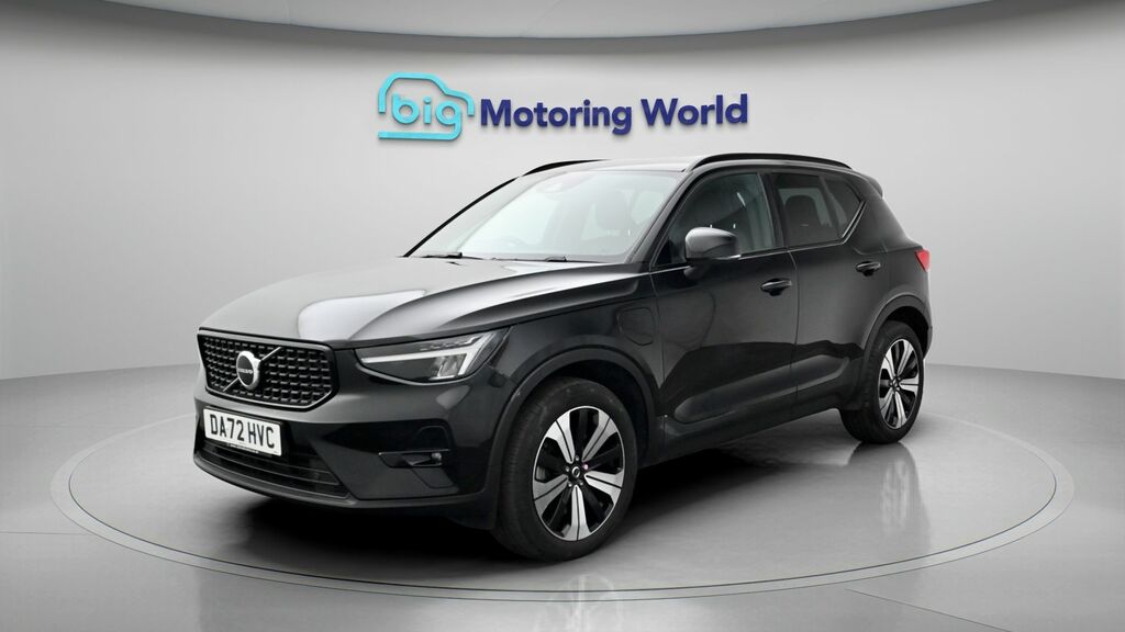 Volvo XC40 Plus Black #3