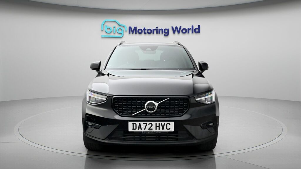 Volvo XC40 Plus Black #2