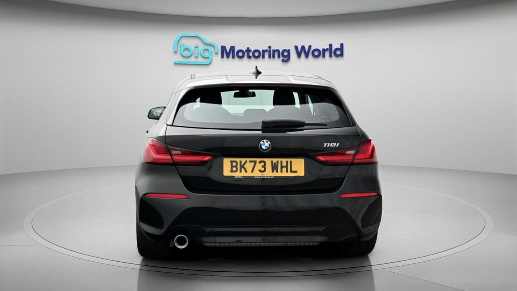 BMW 1 Series Se Black #6