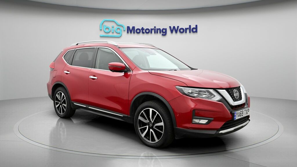 Nissan X-Trail Tekna Red