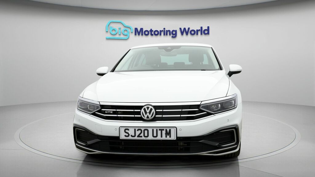 Volkswagen Passat Gte Advance SJ20UTM White #2