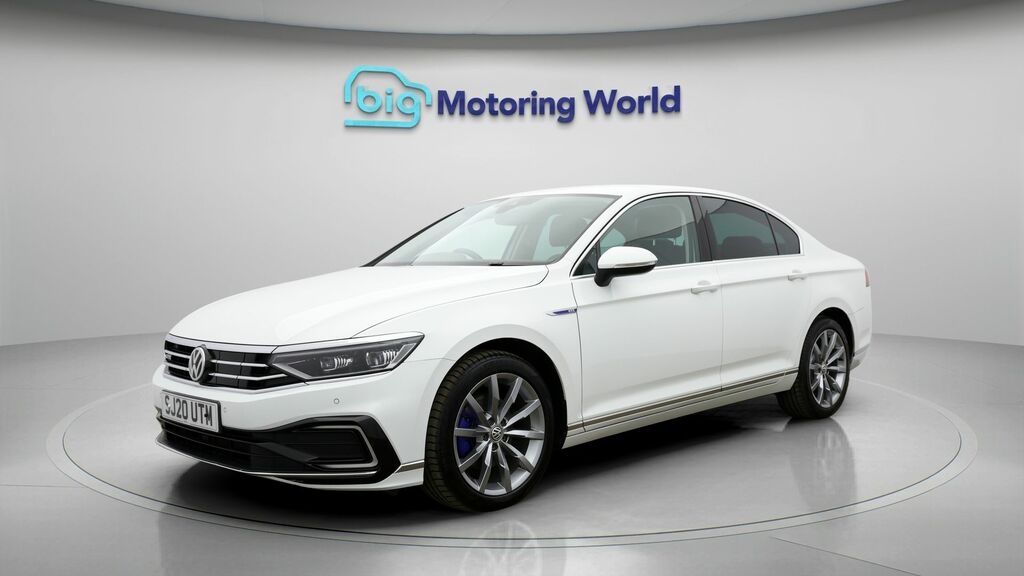 Volkswagen Passat Gte Advance SJ20UTM White #3