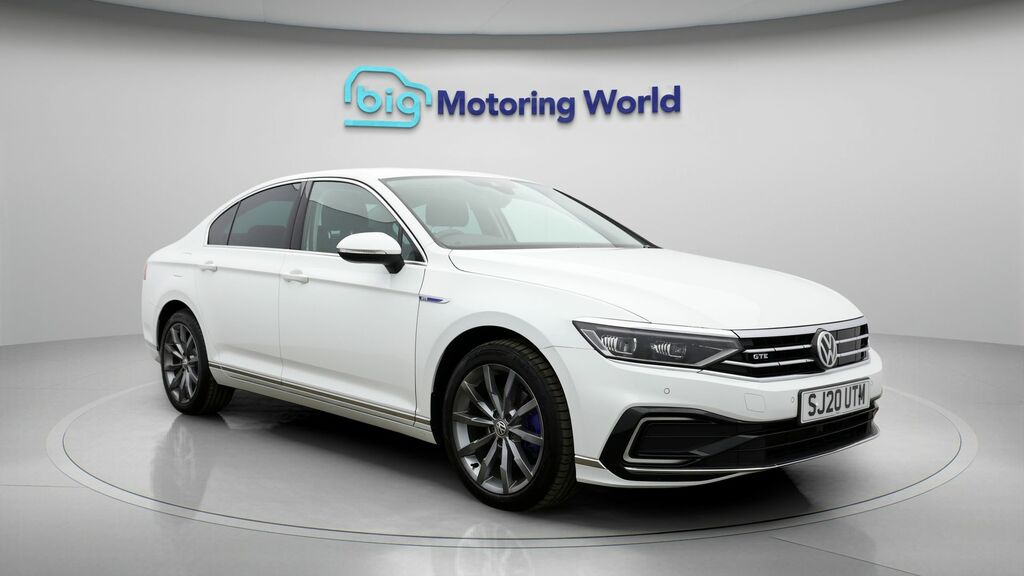 Volkswagen Passat Gte Advance White