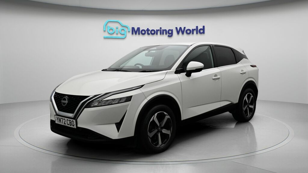 Nissan Qashqai N-connecta YM72CBO White #3