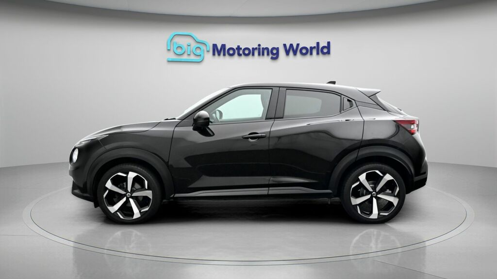 Nissan Juke Tekna Black #4