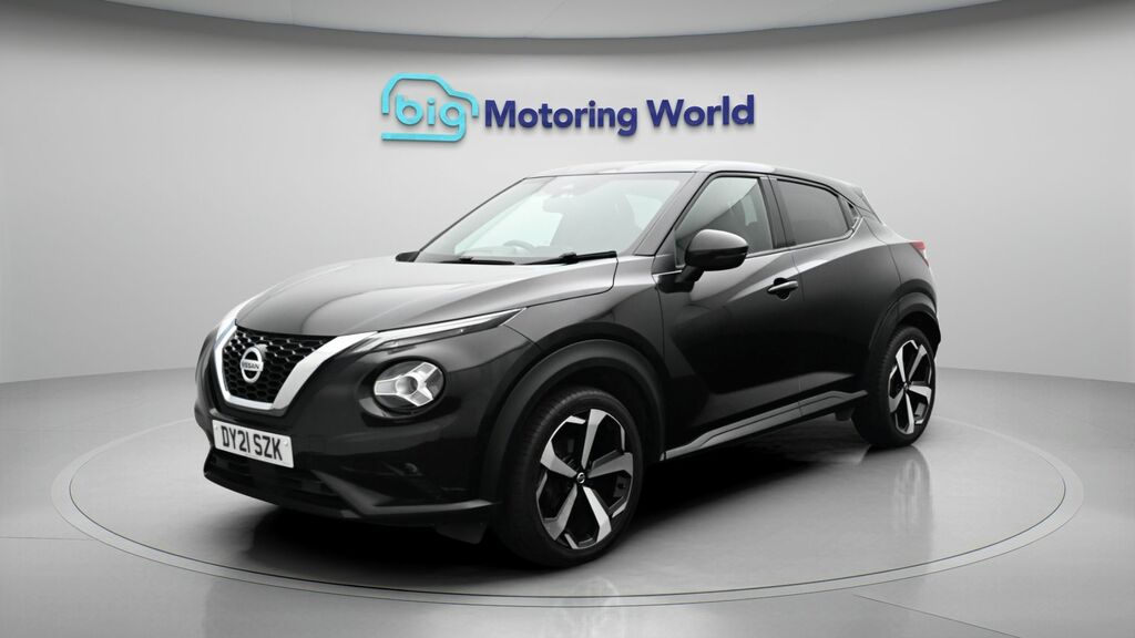 Nissan Juke Tekna Black #3