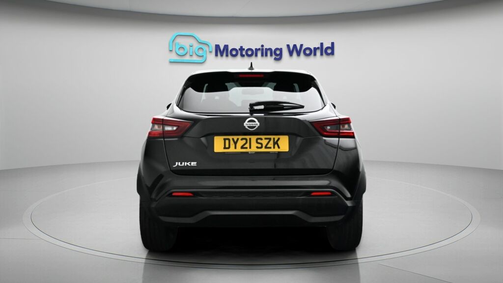 Nissan Juke Tekna Black #6