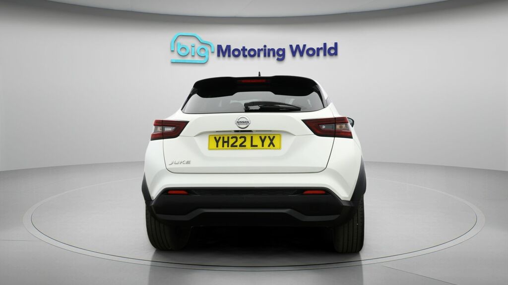Nissan Juke Tekna YH22LYX White #6
