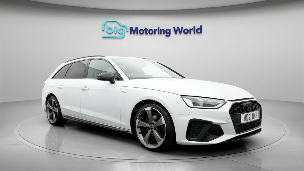 Audi A4 Avant Black Edition White