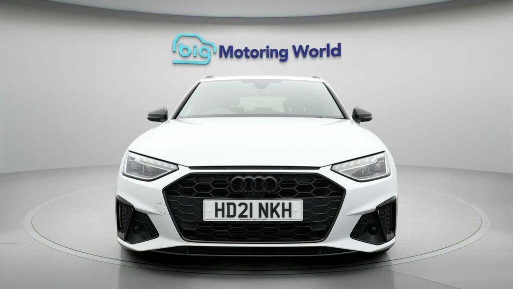 Audi A4 Avant Black Edition HD21NKH White #2