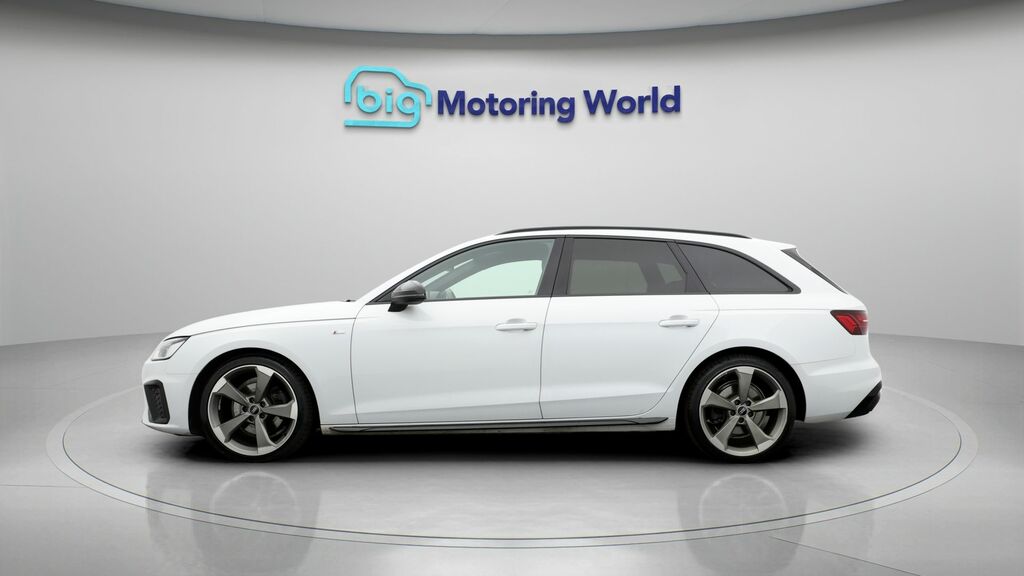 Audi A4 Avant Black Edition HD21NKH White #4