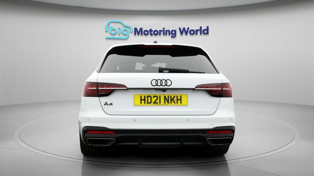 Audi A4 Avant Black Edition HD21NKH White #6