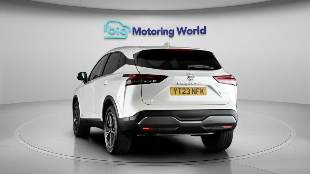 Nissan Qashqai Tekna YT23NFK White #6