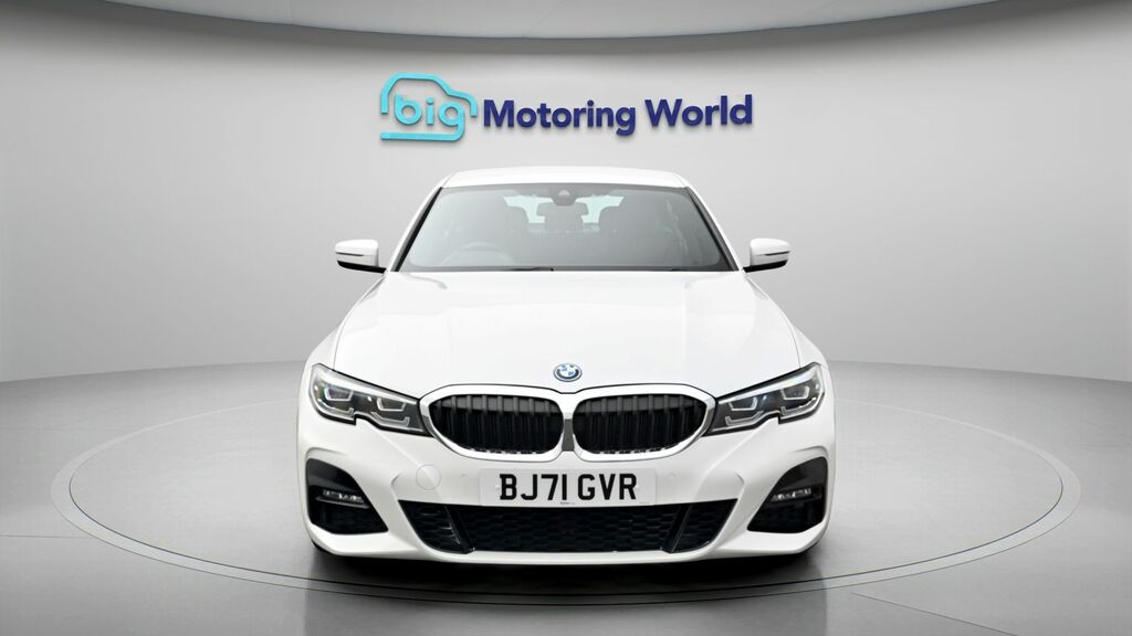 BMW 3 Series M Sport BJ71GVR White #2