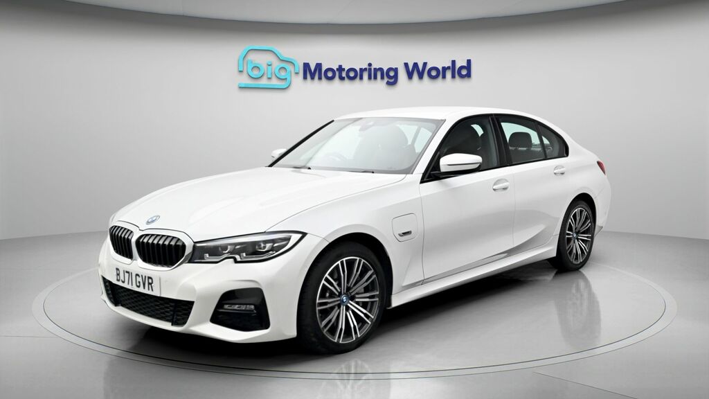 BMW 3 Series M Sport BJ71GVR White #3