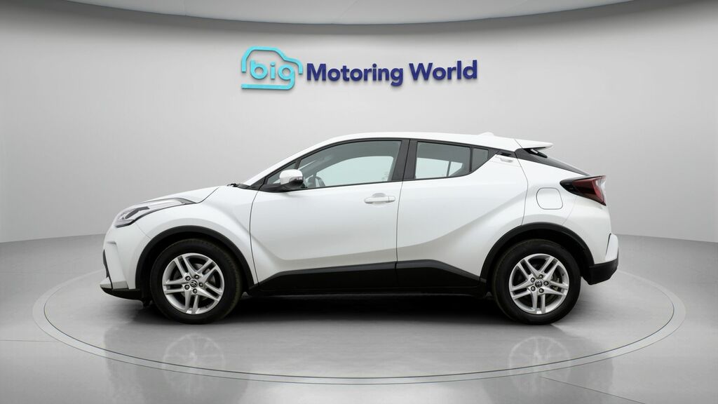 Toyota C-Hr Icon LP72FCZ White #4