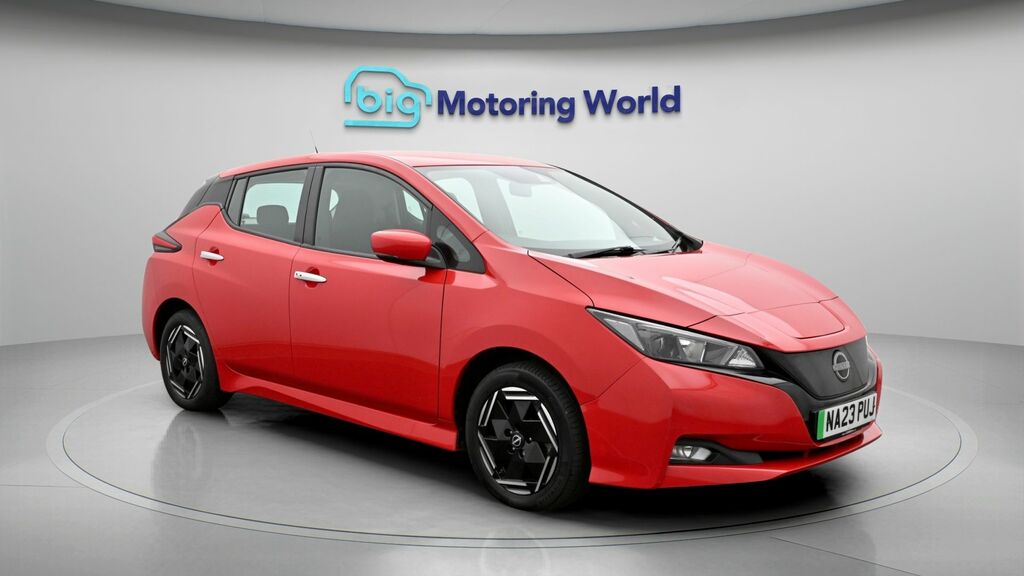 Nissan Leaf Acenta Red