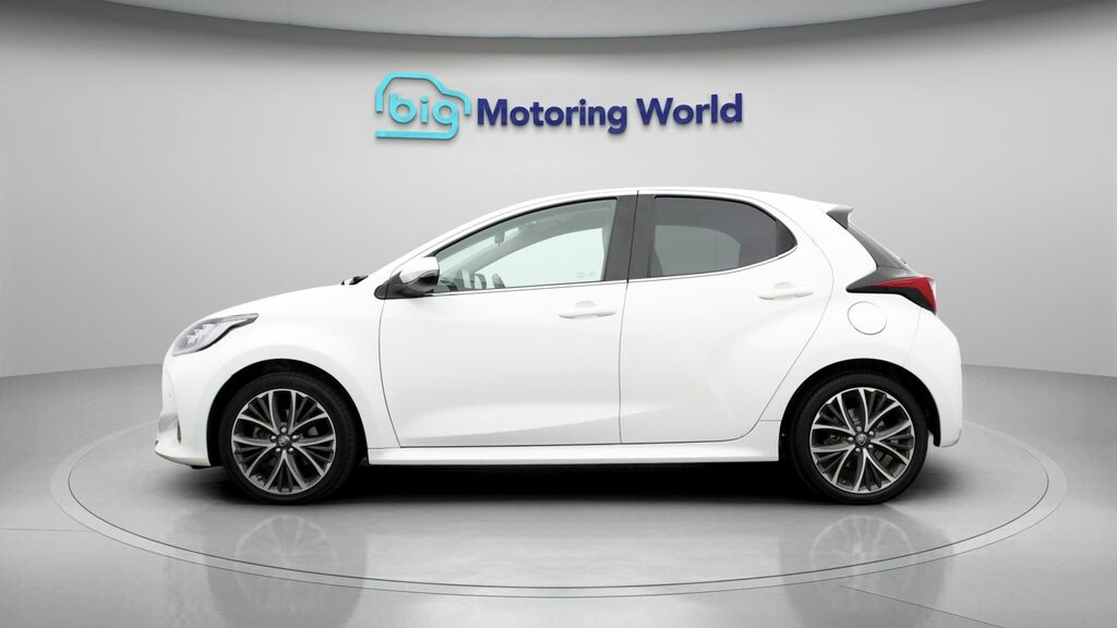 Toyota Yaris Excel White #4