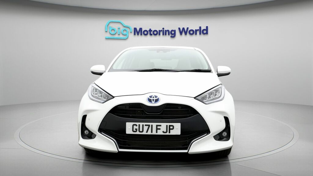 Toyota Yaris Excel White #2