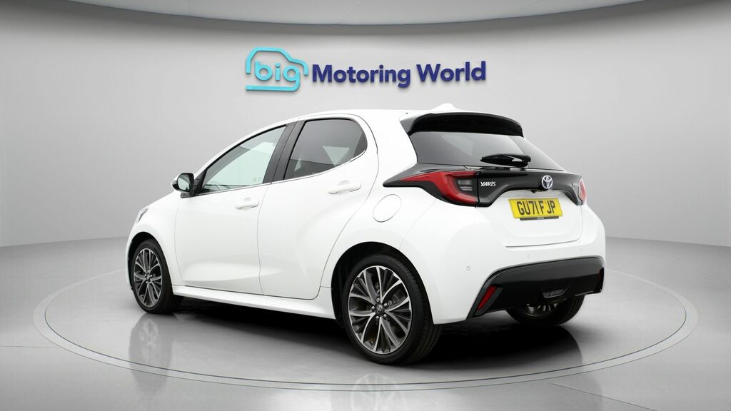 Toyota Yaris Excel White #5