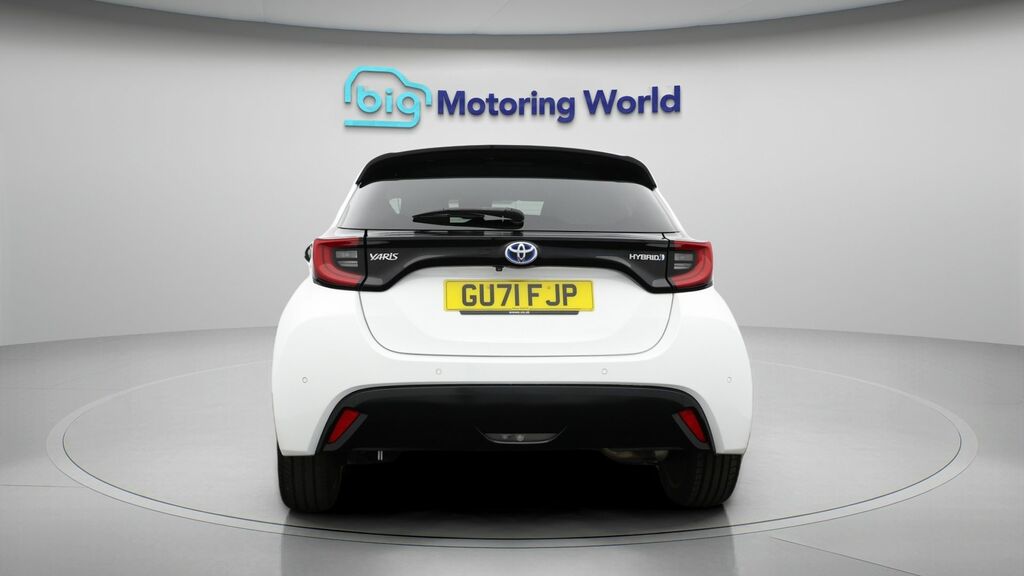 Toyota Yaris Excel White #6