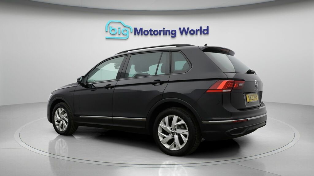 Volkswagen Tiguan Life Black #5