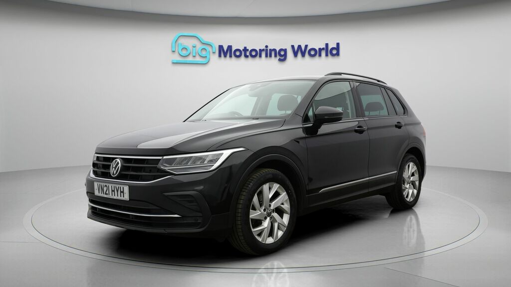 Volkswagen Tiguan Life Black #3