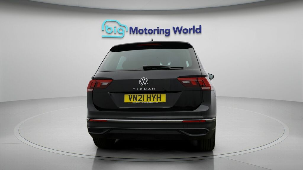 Volkswagen Tiguan Life Black #6