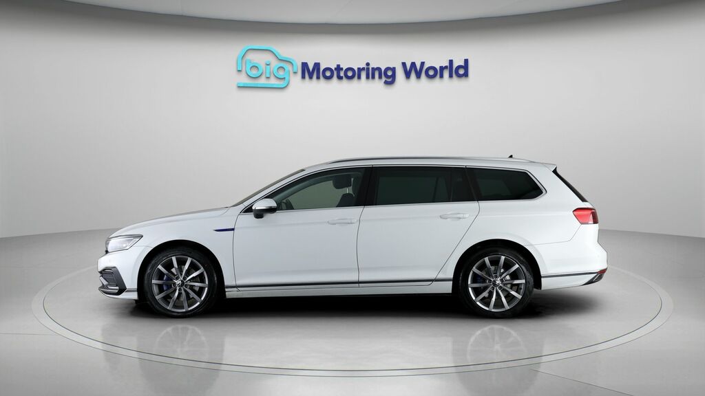 Volkswagen Passat Gte Advance MB21DFJ White #4