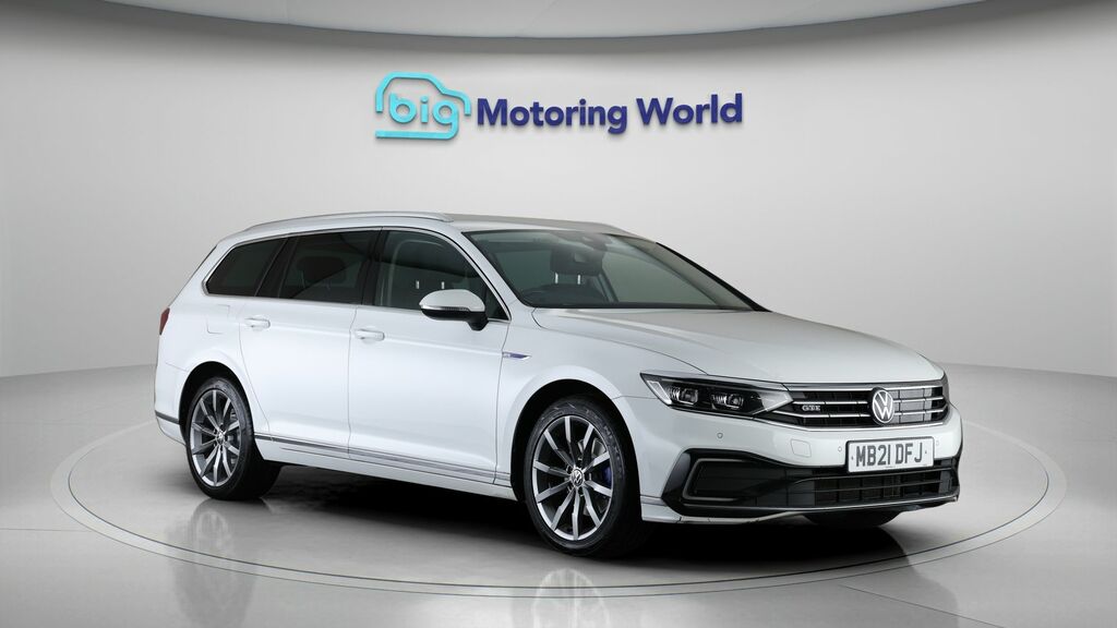 Volkswagen Passat Gte Advance White